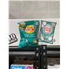Image 2 : Lays Salt & Vinegar Potato Chips 40x40g