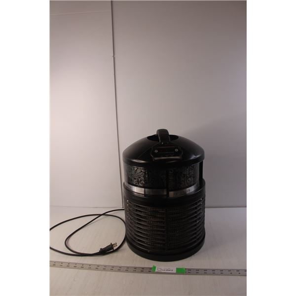 Filter Queen Defender Air Filter, Powers On, Smoke Smell 17" Tall
