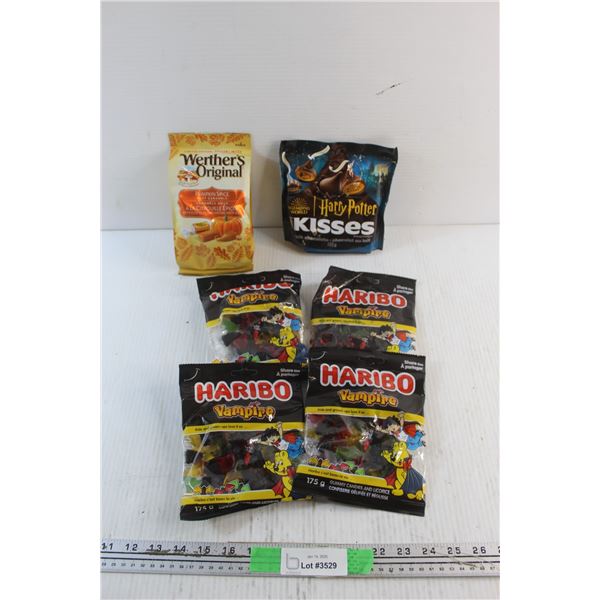 (4) Haribo Halloween Vampire Gummy Bears - Expire 2025/07/11, Harry Potter Hershey's Kisses - Expire