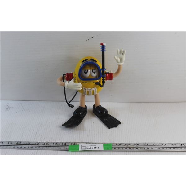 M&Ms AM/FM Radio - As Is