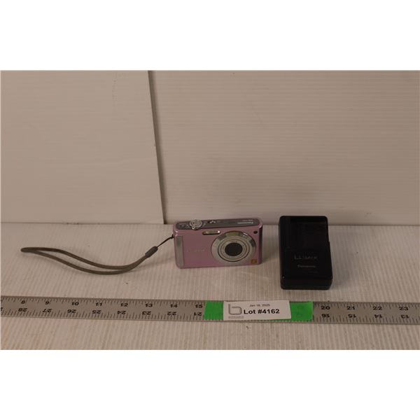 Panasonic Lumix DMC-FS3 Digital Camera with Charger- As Is