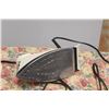 Image 4 : *Ironing Board and Vintage Iron - Tested