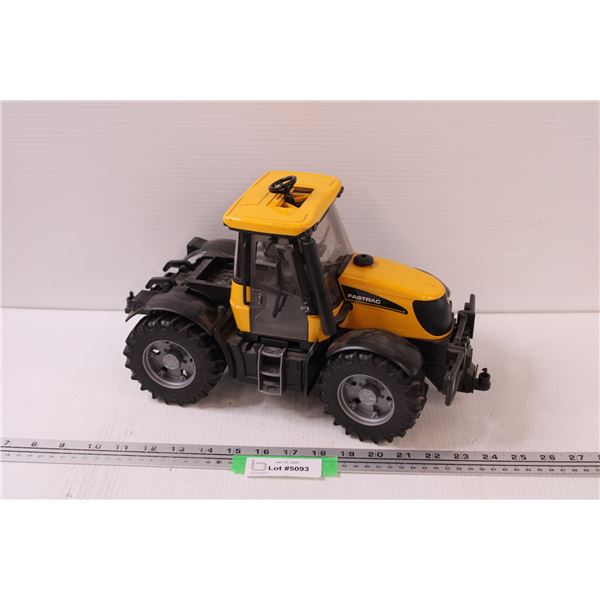 Fasttrac JCB Plastic Toy Tractor - 1:18 Model Scale