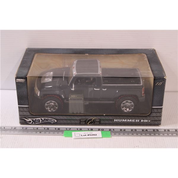 Hot Wheels Die Cast Hummer H3T - 1:18 Model Scale - NIB