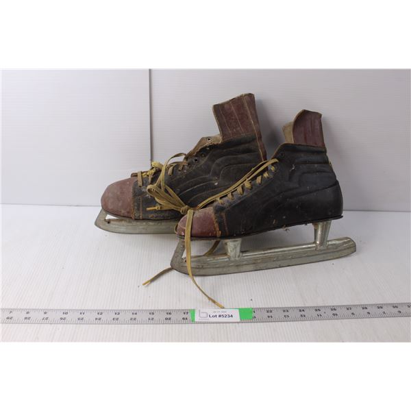 Vintage Pair of Men's Skates- Approx. Size 14, As Is