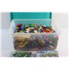 Image 5 : Rubbermaid Container with Lid and Assorted Lego Building Blocks