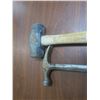 Image 3 : hammer and sledge