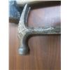 Image 4 : hammer and sledge