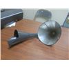 Image 1 : two funnels
