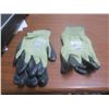 Image 1 : two pairs of gloves