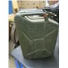 Image 5 : two military gas cans
