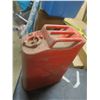 Image 5 : two military gas cans