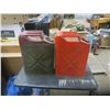 Image 1 : two military gas cans