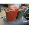Image 4 : two military gas cans