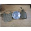 Image 1 : two military canteens