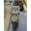 Image 4 : military gas can