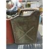 Image 4 : two military gas cans
