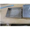 Image 4 : two metal trays 21.5"x18" and 19"x14.5"