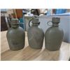 Image 1 : 3 military canteens