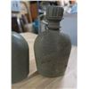 Image 5 : 2 military canteens