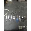 Image 5 : 1 box of assorted pliers
