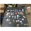 Image 1 : 1 box assorted hardware (screws and bolts)