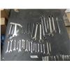 Image 10 : 1 box of assorted wrenches