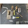 Image 1 : 1 box of concrete trowels and tools