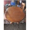 Image 2 : 5ftx40" table with leaf and 5 chairs