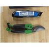 Image 2 : 1 folding knife - 1 utility knife - 1 pair scissors + pruning shears