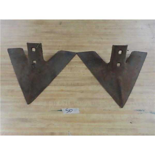 2 clutivator shovles