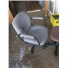 Image 7 : 3 office chairs