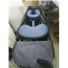 Image 8 : massage bench with storage bag