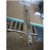 Image 2 : two meter sticks and level