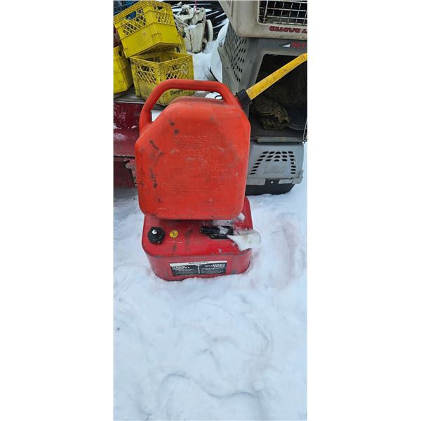 Jerry can and gas tank