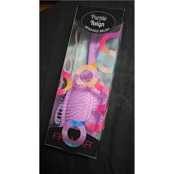 Detangle brush- Purple reign