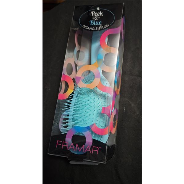 Detangle brush- Peek a blue