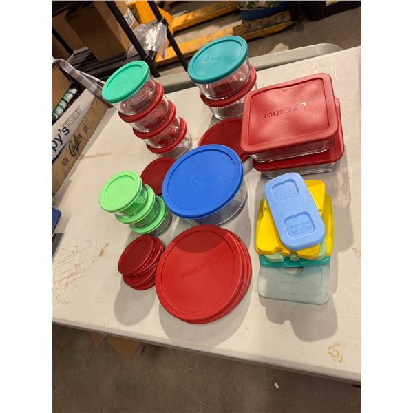 Glass storage containers and ice packs