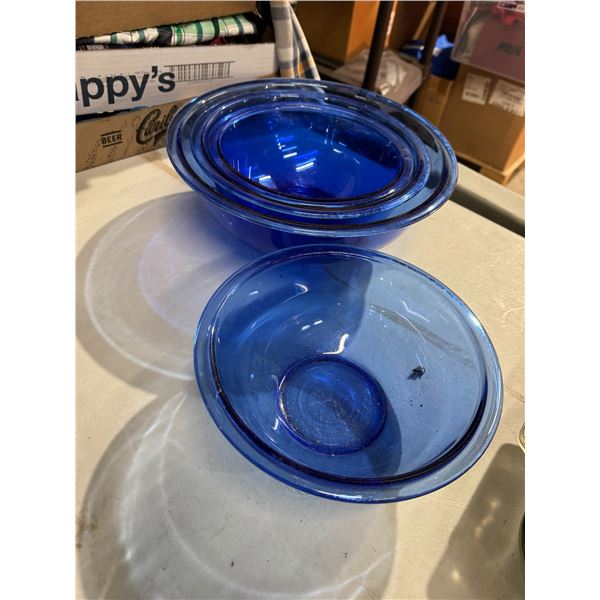 Pyrex bowls