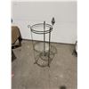 Image 1 : Tiered stand missing bottom glass
