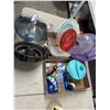 Image 1 : Assorted kitchen items