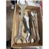 Image 1 : Assorted wrenches