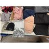 Image 1 : Clothing lot and toques