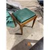 Image 1 : Sewing stool