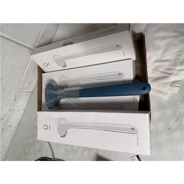 Back scrub brushes