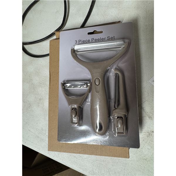 Three-piece peeler set
