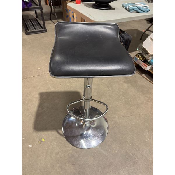 swivel height adjusting Stool