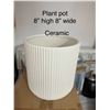 Image 1 : Plant pot