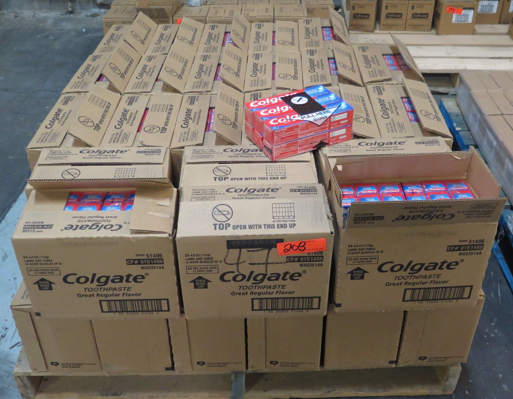 Colgate Inventory Qty 1,128 Tubes Colgate Toothpaste, 4oz - Oahu Auctions