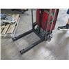 Image 8 : Dayton 4ECX4 Battery Hydraulic Platform Lift